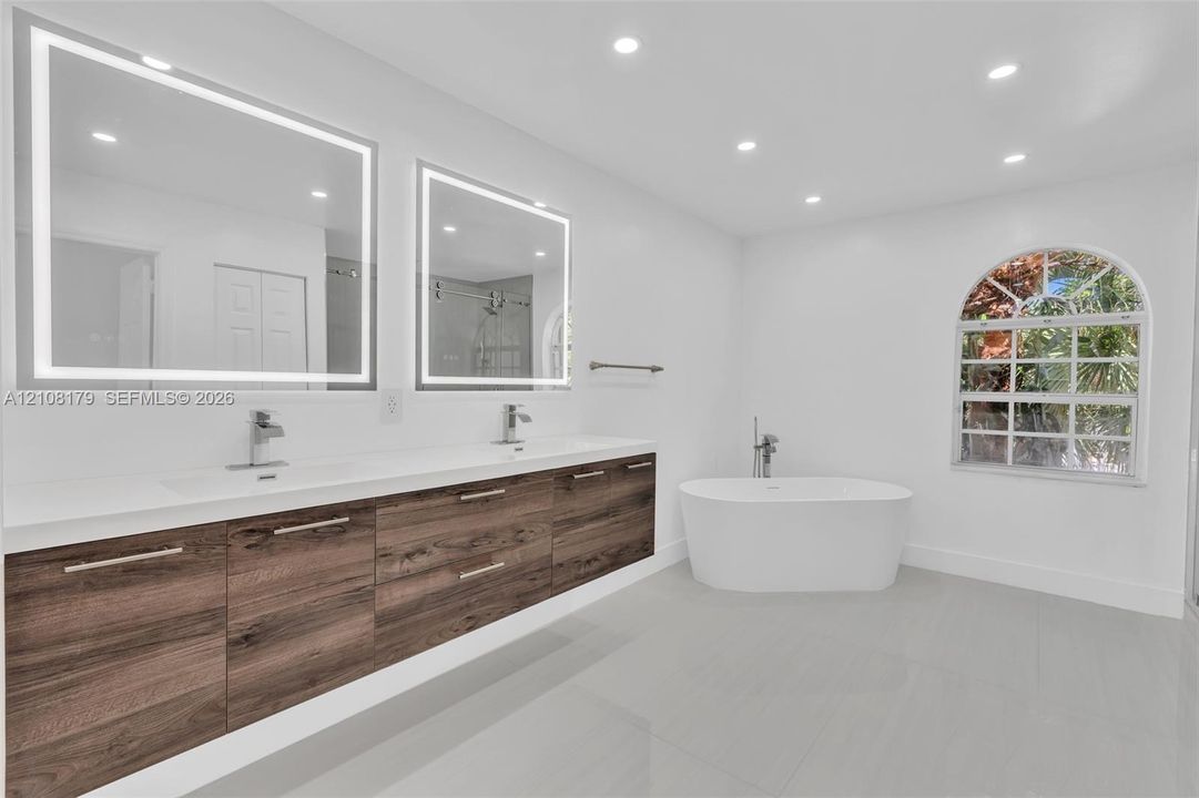 En Renta: $6,800 (5 camas, 2 baños, 2845 Pies cuadrados)