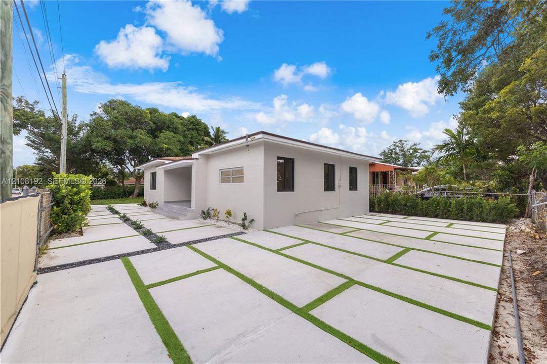 For Rent: $3,825 (3 beds, 2 baths, 1172 Square Feet)