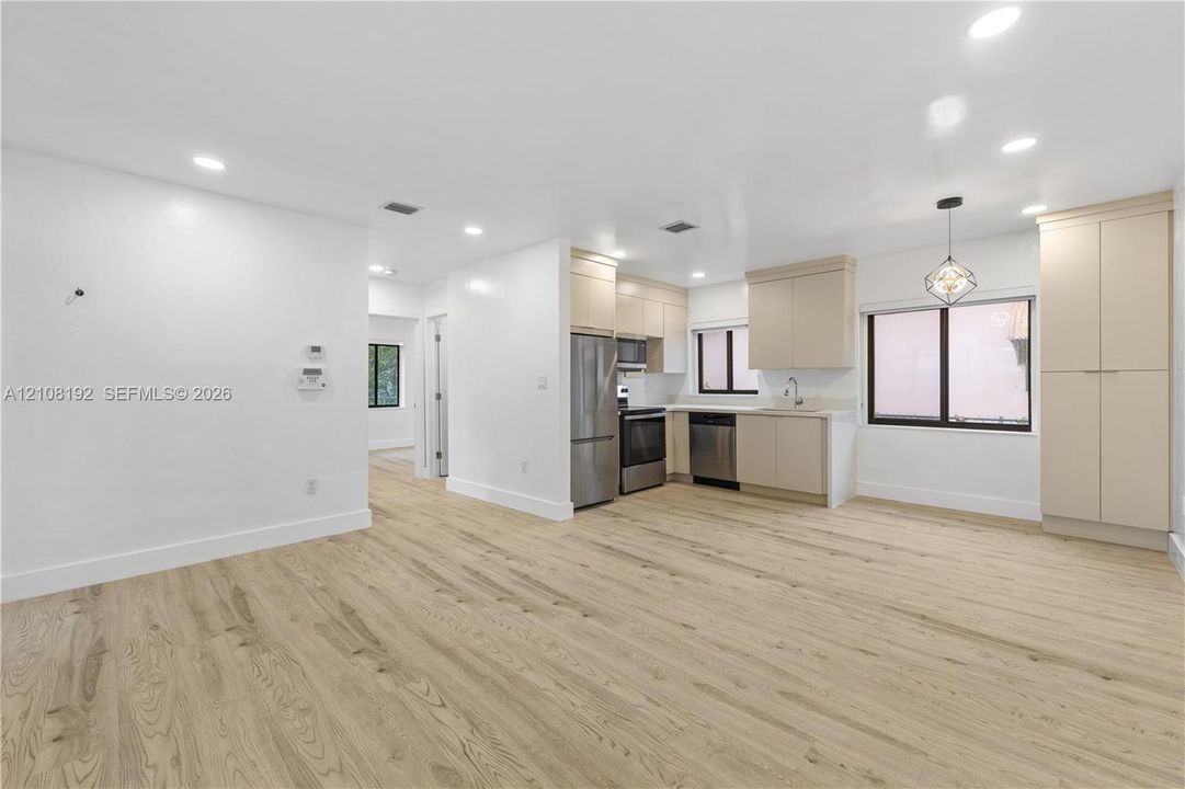 For Rent: $3,825 (3 beds, 2 baths, 1172 Square Feet)