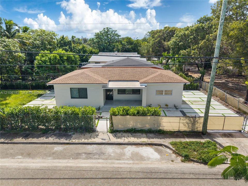 For Rent: $3,825 (3 beds, 2 baths, 1172 Square Feet)