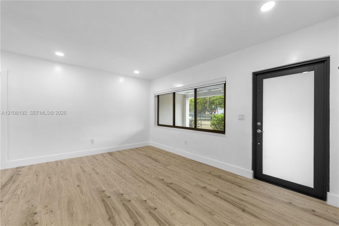 For Rent: $3,825 (3 beds, 2 baths, 1172 Square Feet)