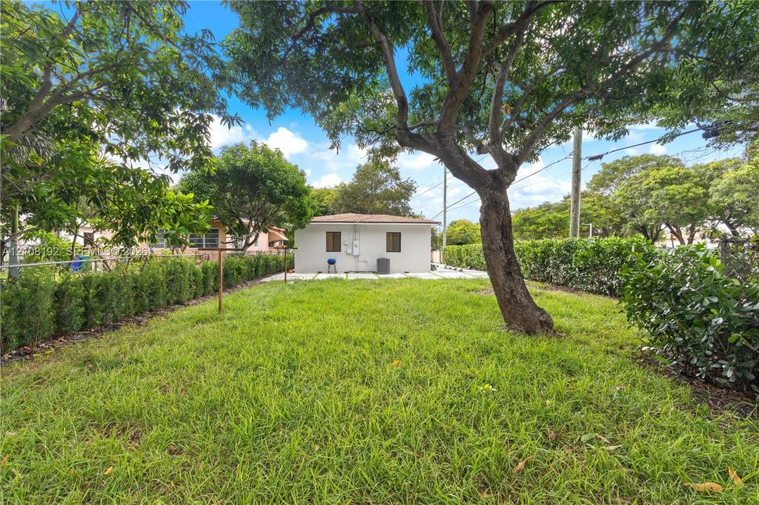 For Rent: $3,825 (3 beds, 2 baths, 1172 Square Feet)