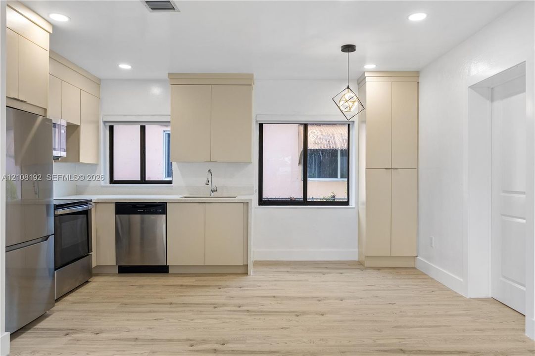 For Rent: $3,825 (3 beds, 2 baths, 1172 Square Feet)