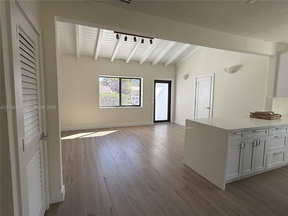 For Rent: $8,000 (3 beds, 2 baths, 1683 Square Feet)
