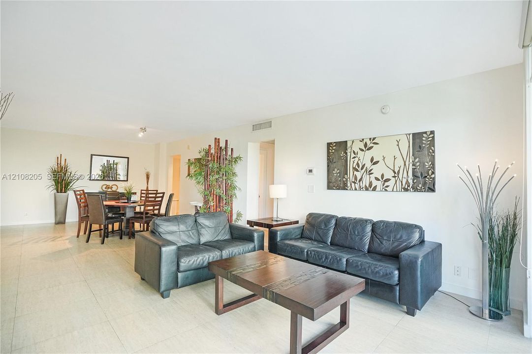 For Sale: $560,000 (2 beds, 2 baths, 1346 Square Feet)