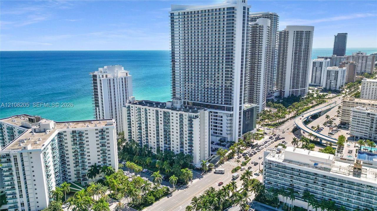 For Sale: $560,000 (2 beds, 2 baths, 1346 Square Feet)