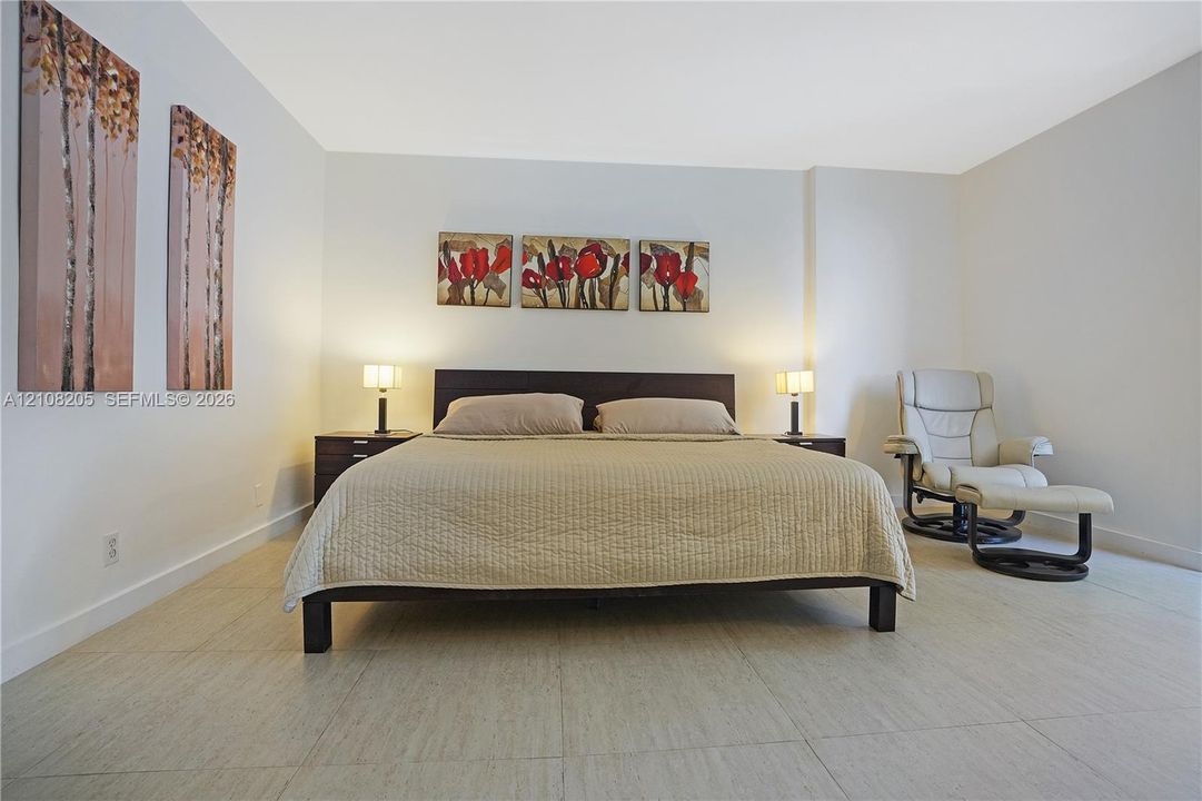 For Sale: $560,000 (2 beds, 2 baths, 1346 Square Feet)