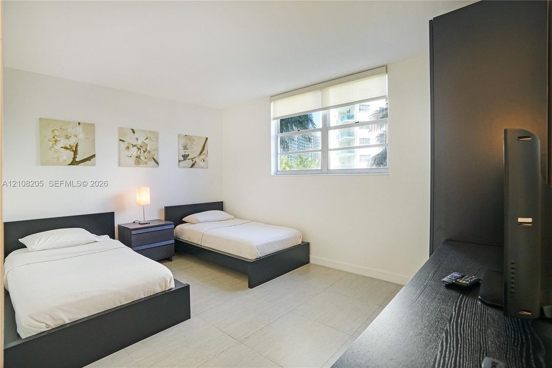 For Sale: $560,000 (2 beds, 2 baths, 1346 Square Feet)