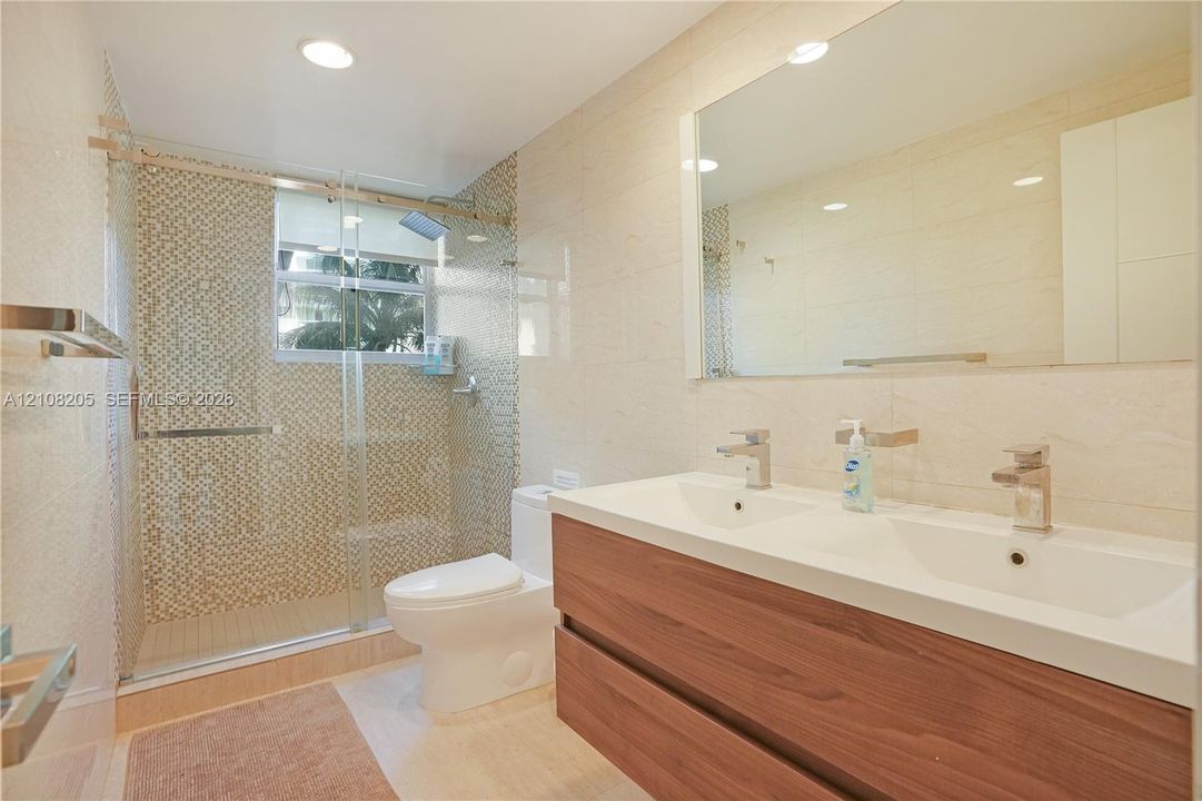 For Sale: $560,000 (2 beds, 2 baths, 1346 Square Feet)