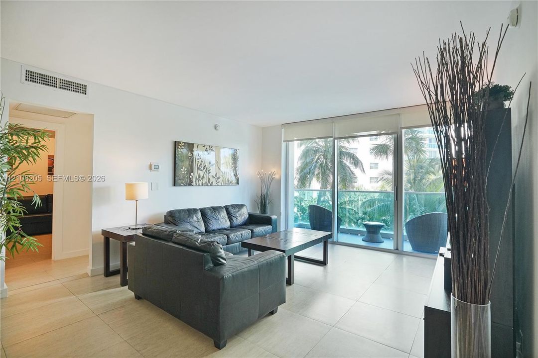For Sale: $560,000 (2 beds, 2 baths, 1346 Square Feet)