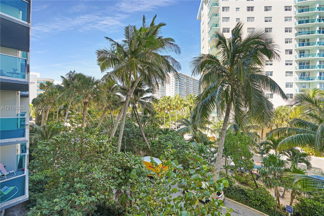 For Sale: $560,000 (2 beds, 2 baths, 1346 Square Feet)