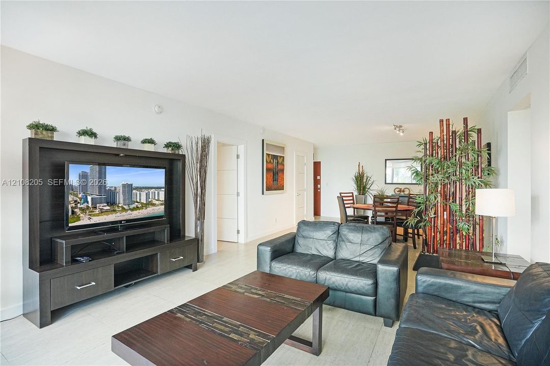 For Sale: $560,000 (2 beds, 2 baths, 1346 Square Feet)