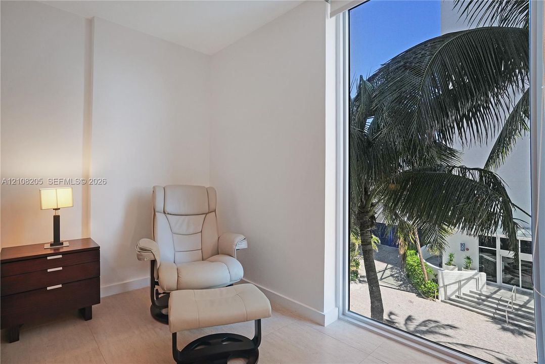 For Sale: $560,000 (2 beds, 2 baths, 1346 Square Feet)