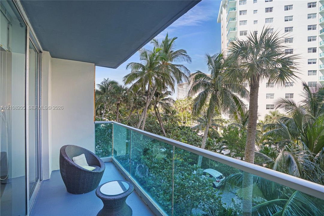 For Sale: $560,000 (2 beds, 2 baths, 1346 Square Feet)