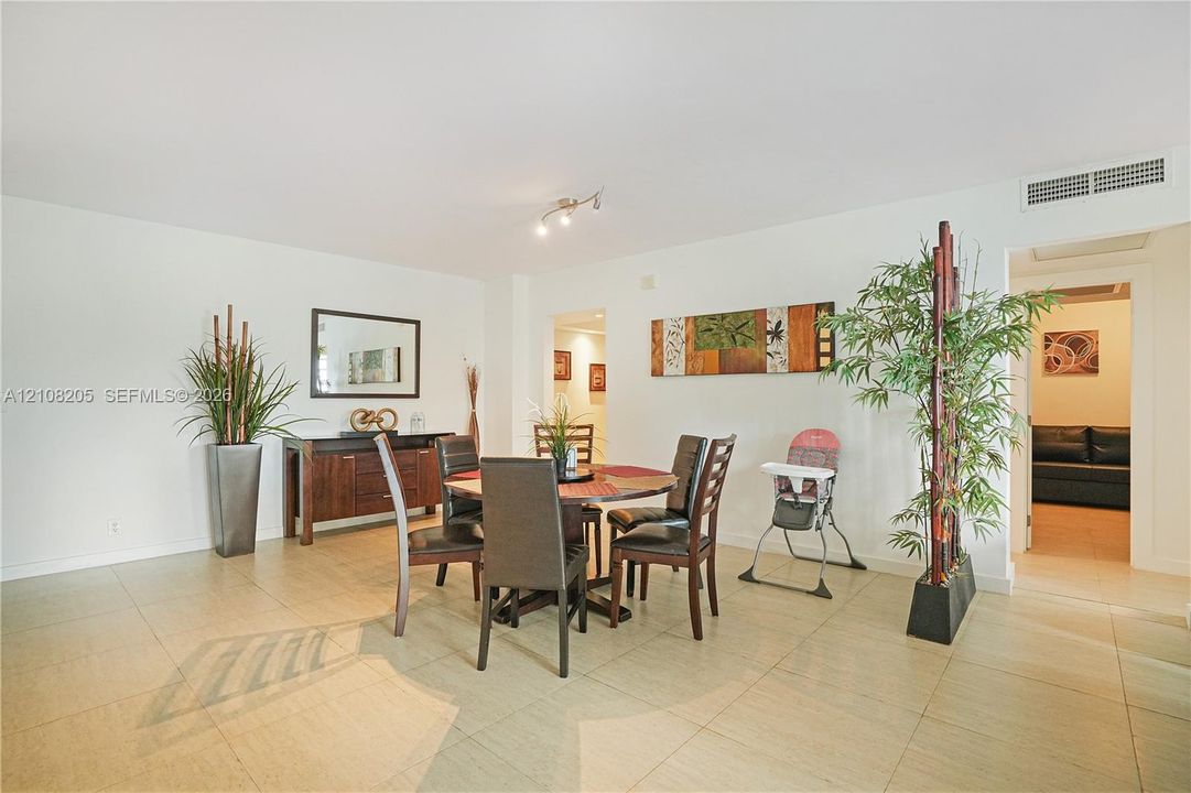 For Sale: $560,000 (2 beds, 2 baths, 1346 Square Feet)