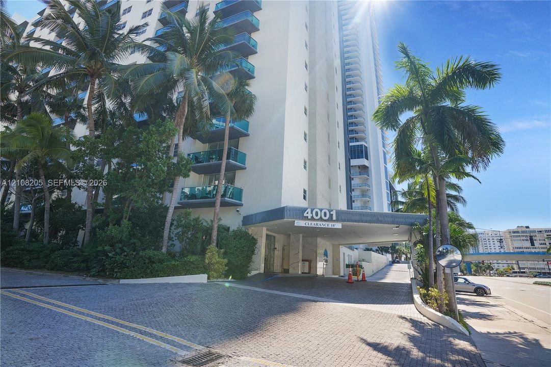 For Sale: $560,000 (2 beds, 2 baths, 1346 Square Feet)
