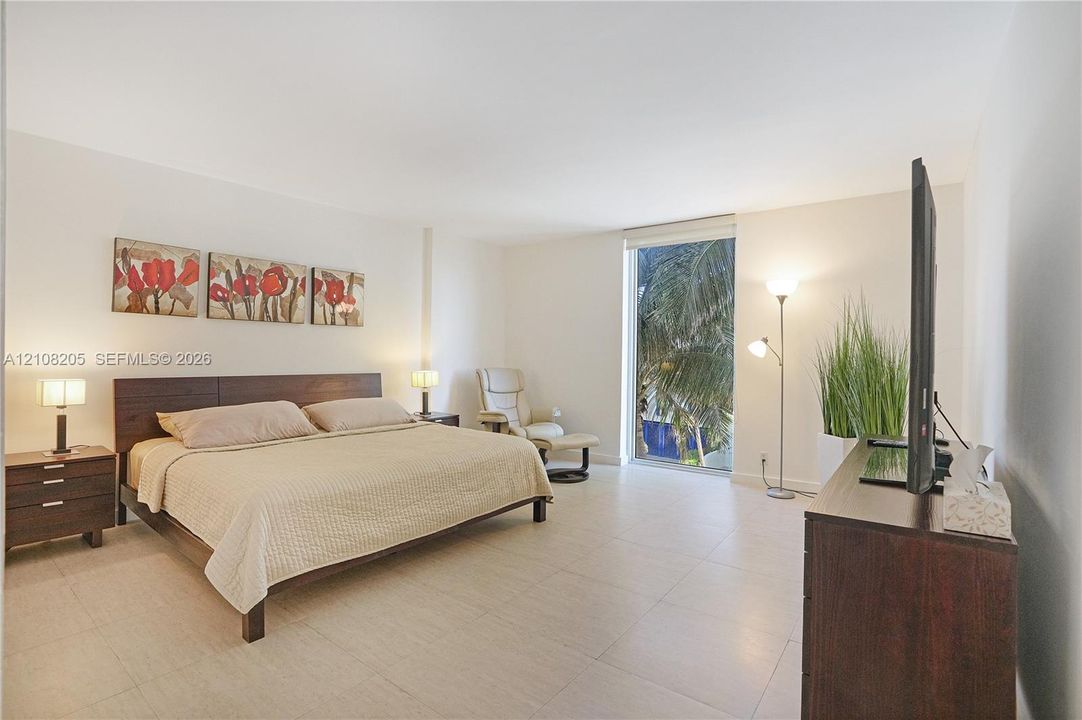 For Sale: $560,000 (2 beds, 2 baths, 1346 Square Feet)