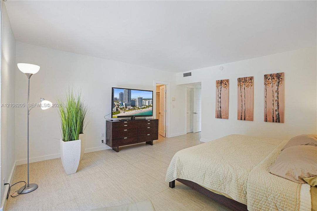 For Sale: $560,000 (2 beds, 2 baths, 1346 Square Feet)