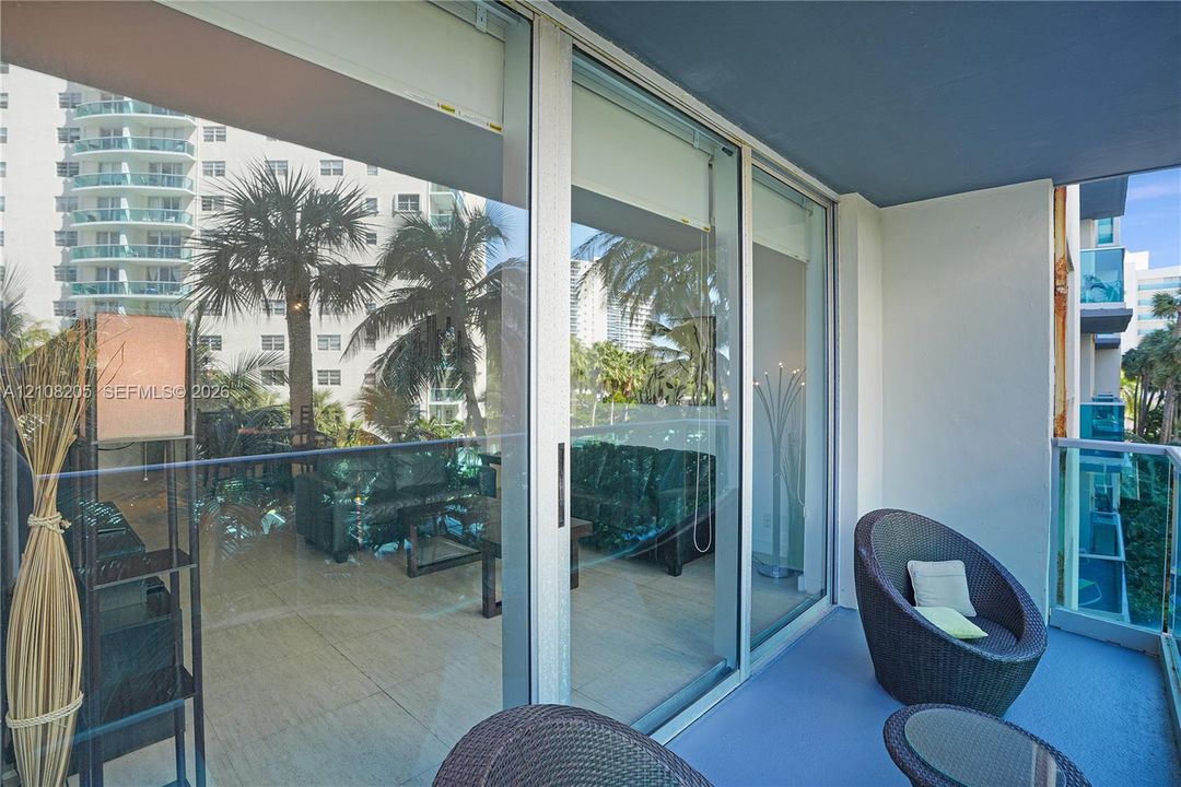 For Sale: $560,000 (2 beds, 2 baths, 1346 Square Feet)