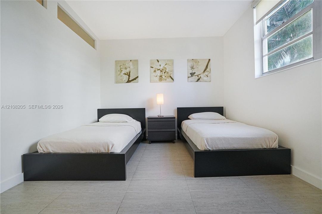 For Sale: $560,000 (2 beds, 2 baths, 1346 Square Feet)