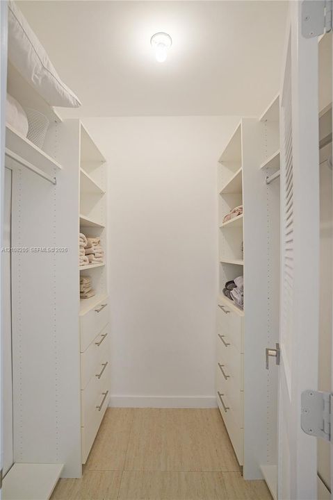 For Sale: $560,000 (2 beds, 2 baths, 1346 Square Feet)