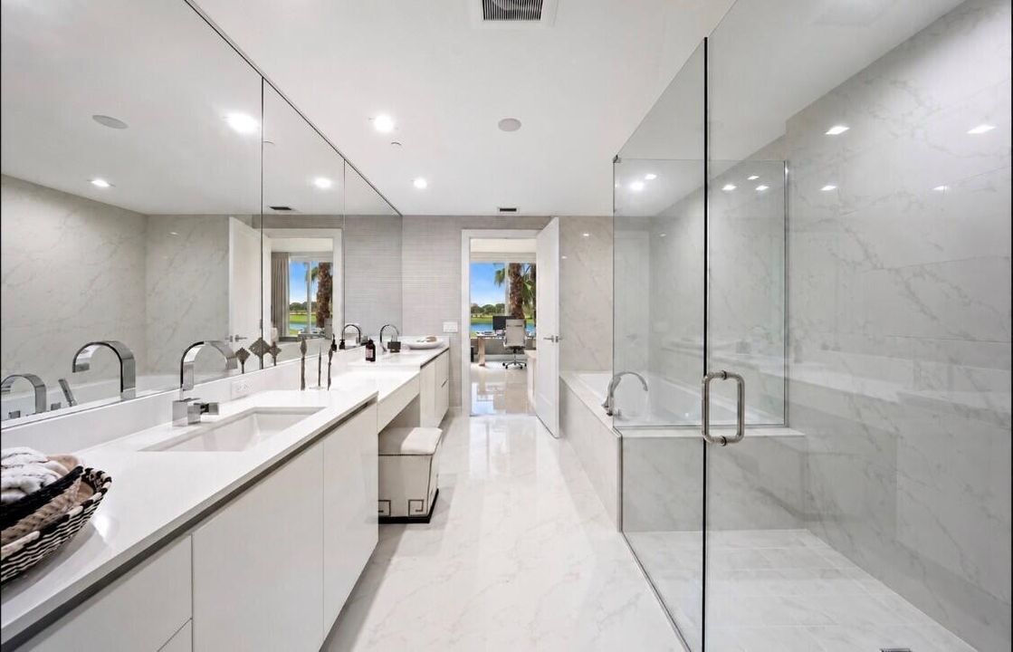 Bathroom 2 with Separate Shower and Tub