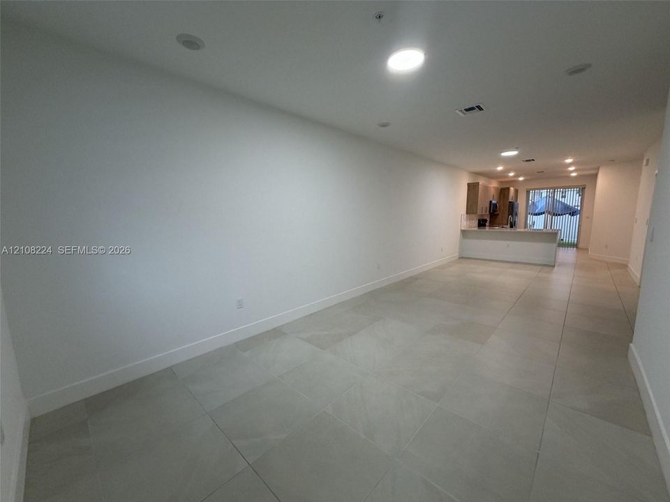 For Rent: $4,100 (4 beds, 3 baths, 1938 Square Feet)