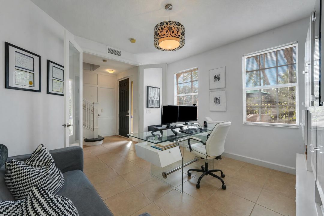 1st Floor Office/Den (Guest Bedroom)