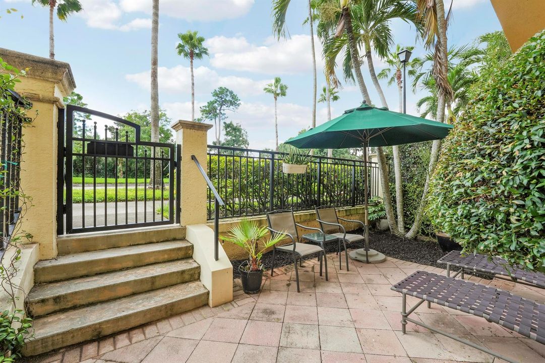 2548 Gardens Parkway Front Patio