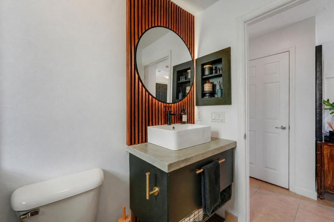 1st Floor Bathroom