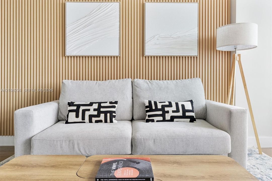 For Sale: $760,000 (1 beds, 1 baths, 628 Square Feet)