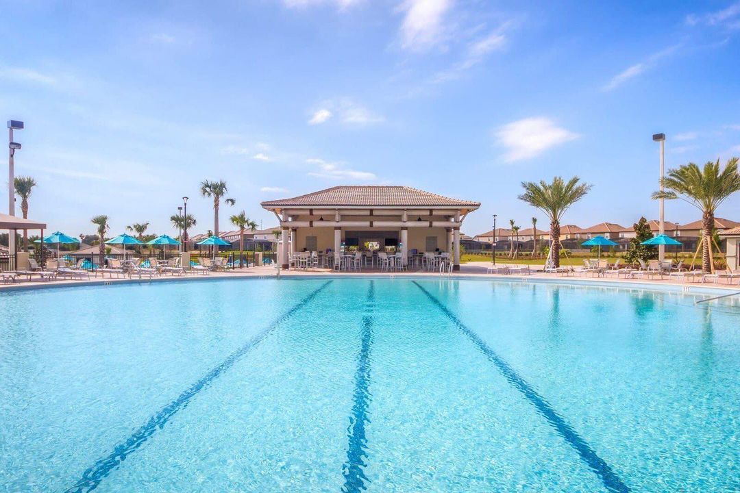 2-Championsgate-Resort-Swimming-Complex
