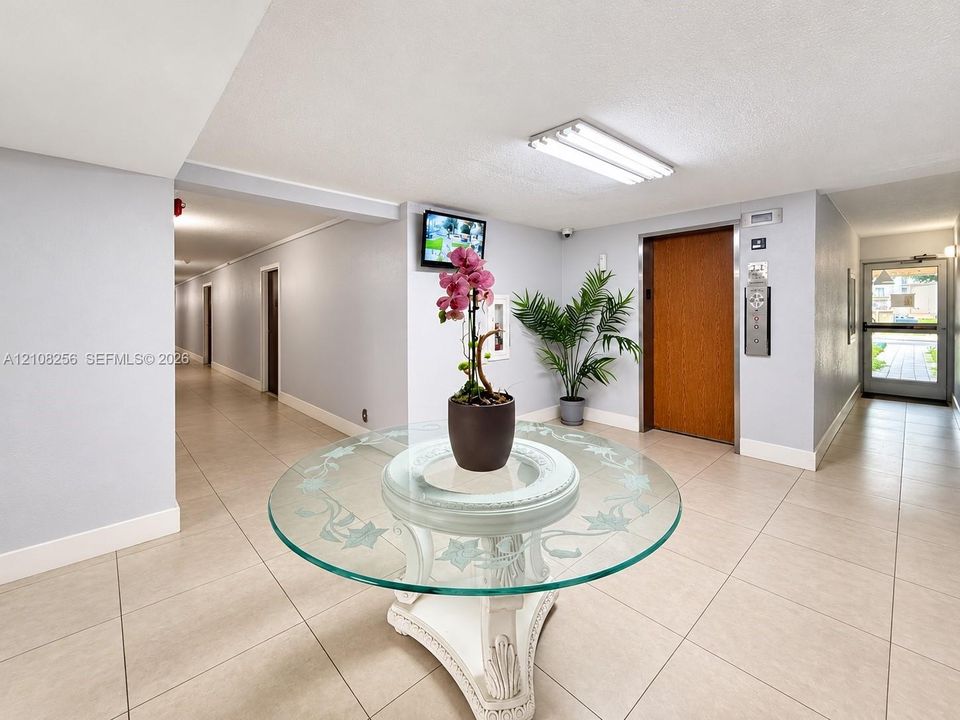 В аренду: $2,400 (2 спален, 2 ванн, 1010 Квадратных фут)