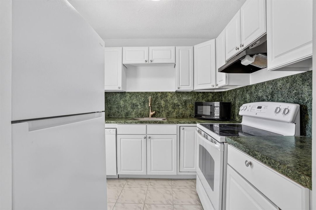 Horizon 404 KITCHEN