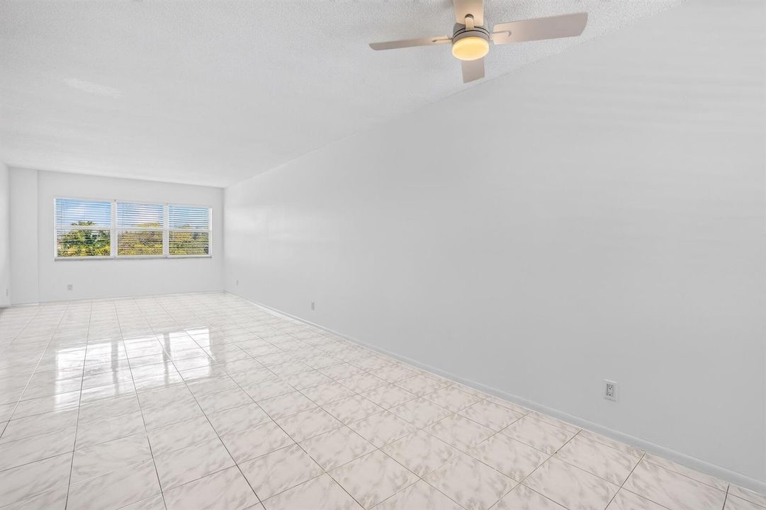 Horizon 404 DINING AREA-2