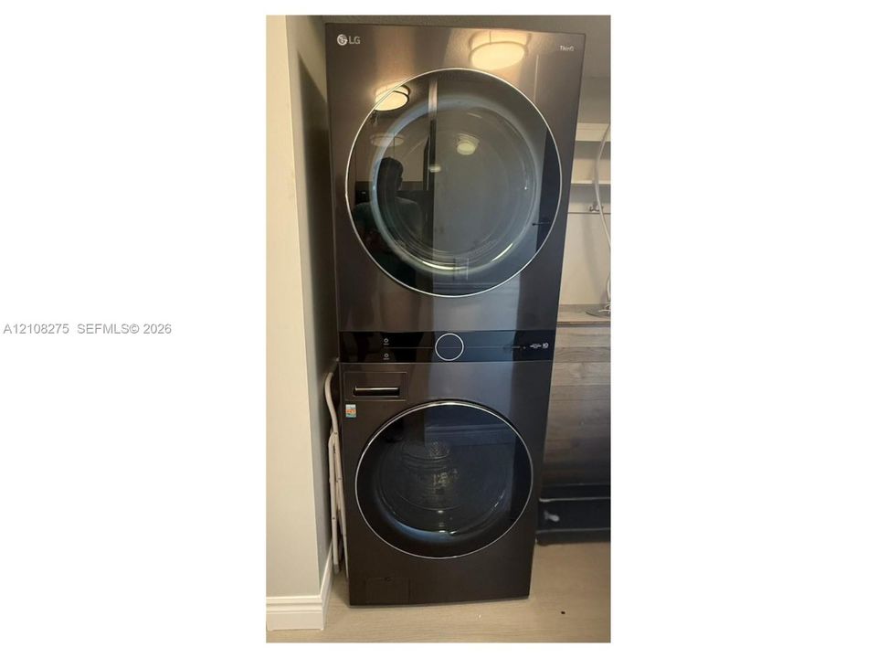 待售: $199,999 (2 贝兹, 2 浴室, 825 平方英尺)