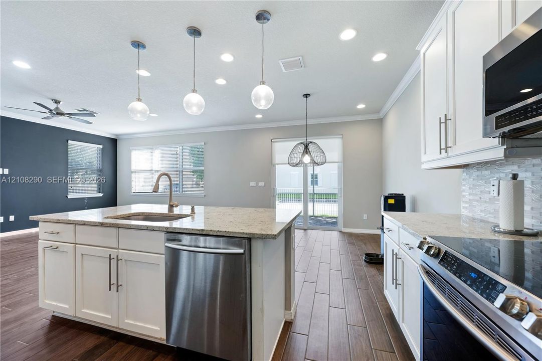 For Rent: $4,300 (3 beds, 2 baths, 2035 Square Feet)