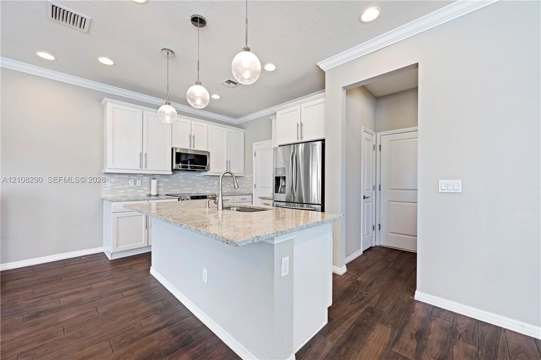 For Rent: $4,300 (3 beds, 2 baths, 2035 Square Feet)