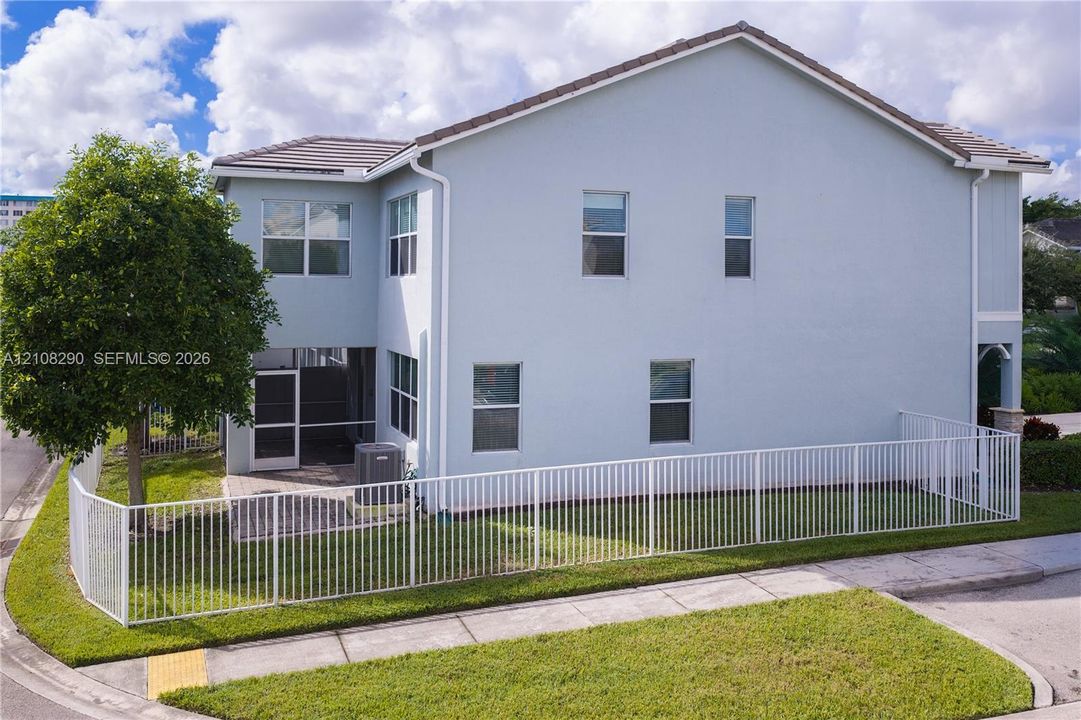 For Rent: $4,300 (3 beds, 2 baths, 2035 Square Feet)