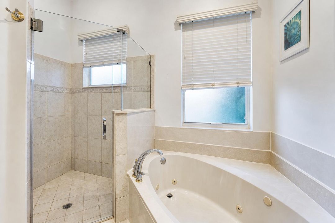 *bathroom03C31466-D2B1-4B20-8B2B-BB65335
