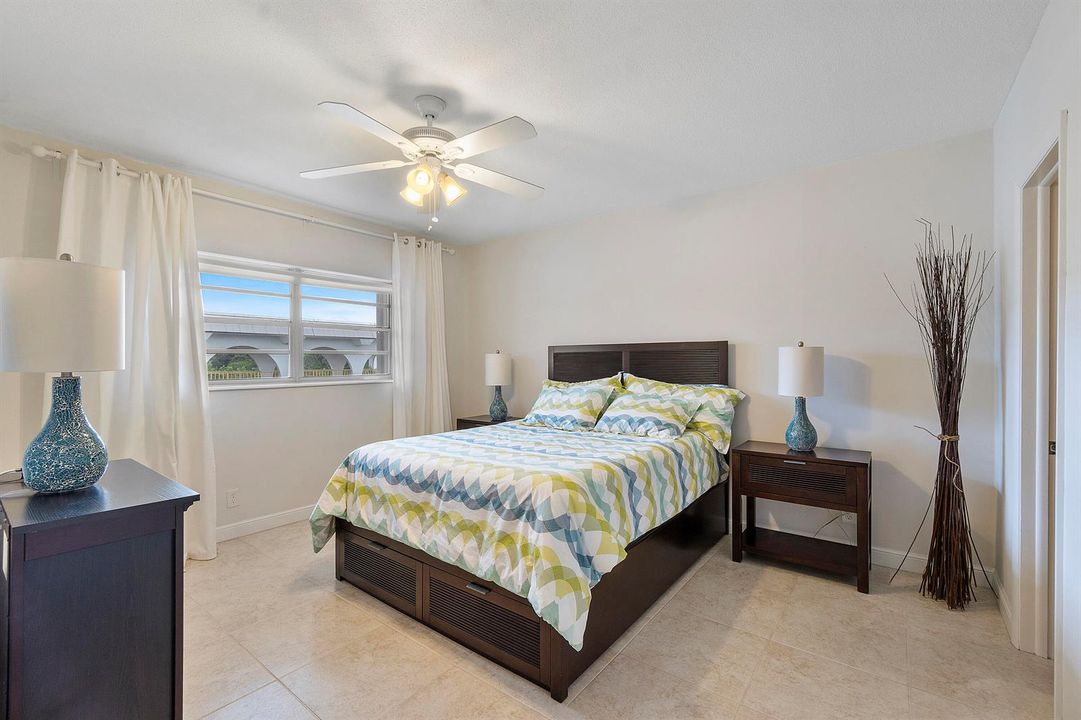 5401 NW 2nd Ave U322_028