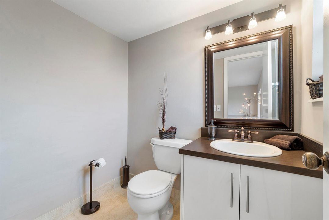 5401 NW 2nd Ave U322_009