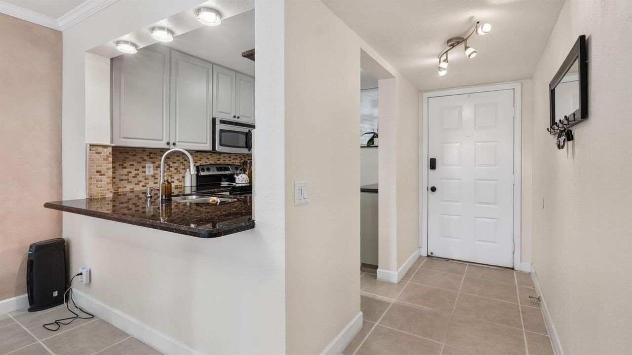 Kitchen Bar- Entrance