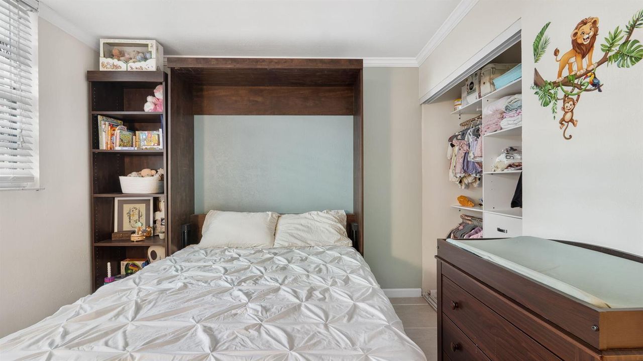 Second Bed-Murphy Bed