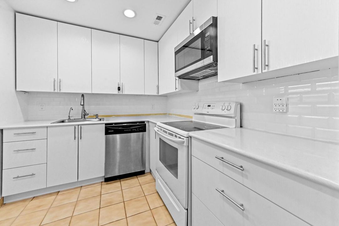 02_192-Saxony-D_Kitchen-1