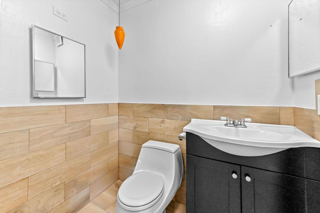 10_192-Saxony-D_Primary-Bathroom