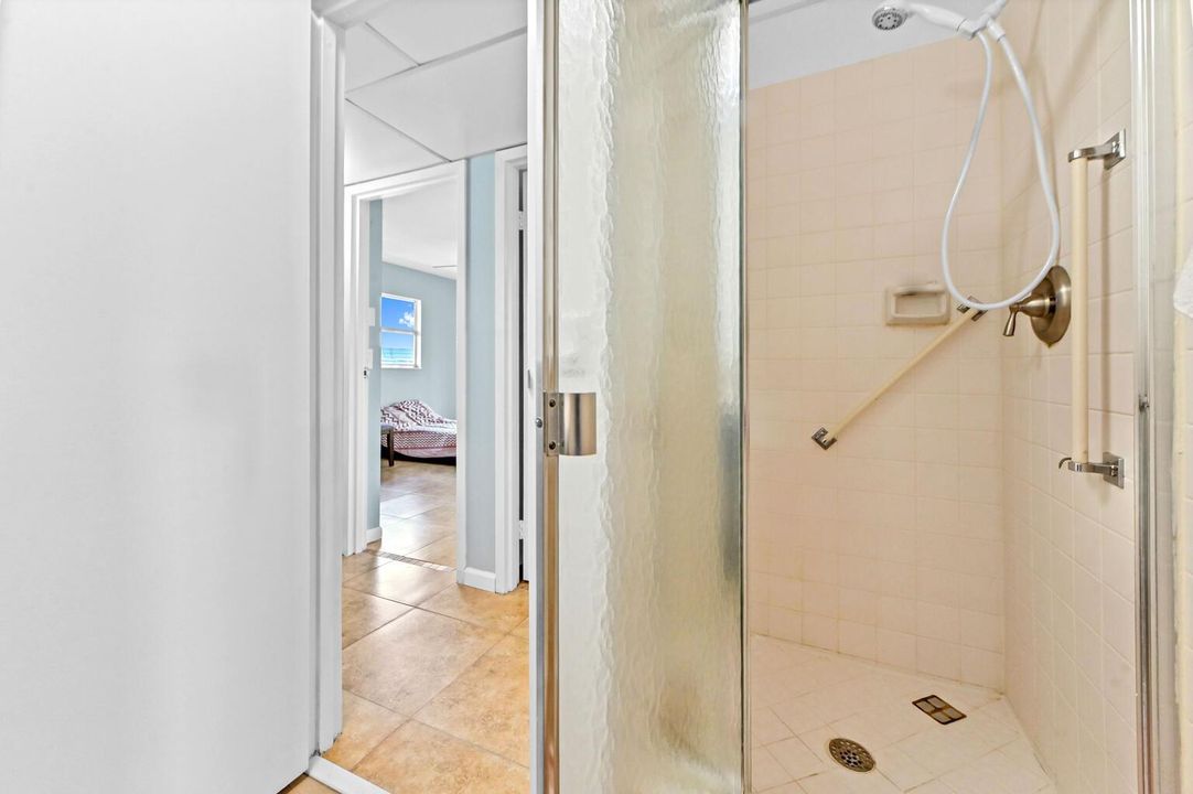 11_192-Saxony-D_Shower