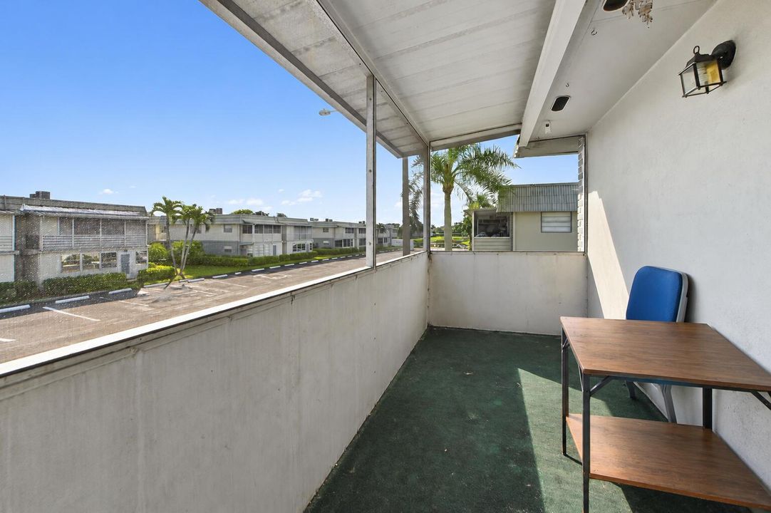 11 - 11 Balcony 01
