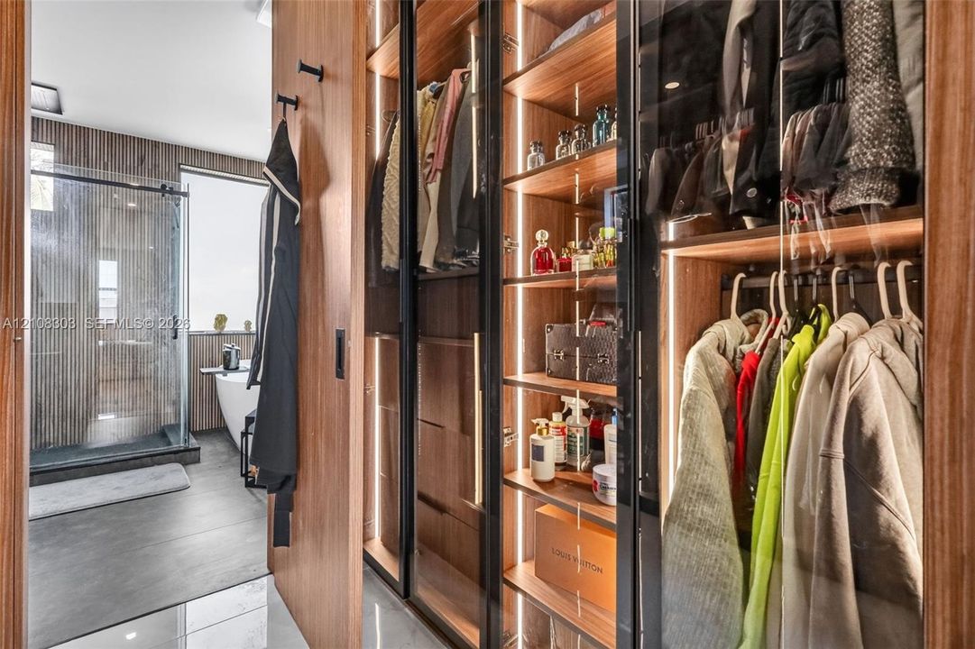 En Venta: $1,499,000 (5 camas, 5 baños, 2540 Pies cuadrados)
