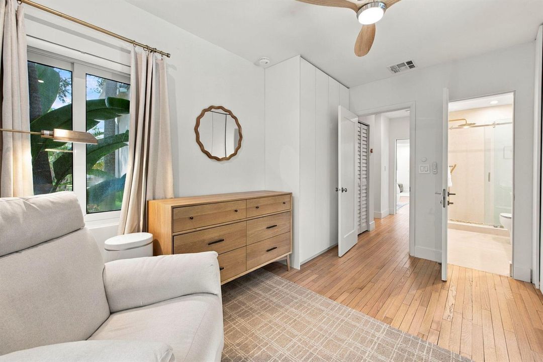 15-web-or-mls-700-n-victoria-park-rd
